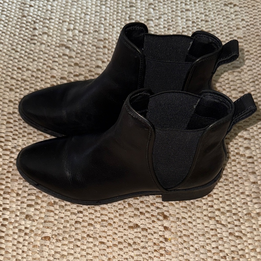 Steve Madden Chelsea boot/Black Ankle Boots